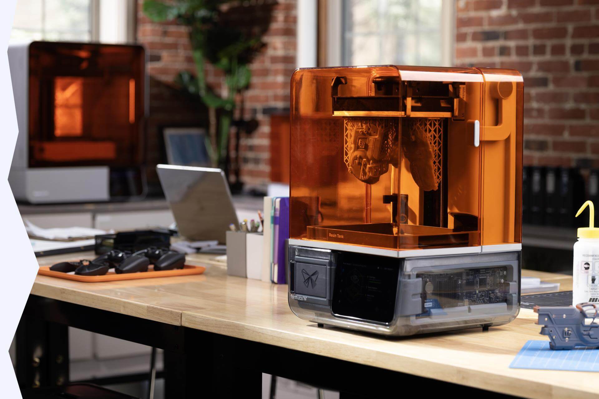 Formlabs Form Studio 1 professioneller 3D-Drucker im Büro