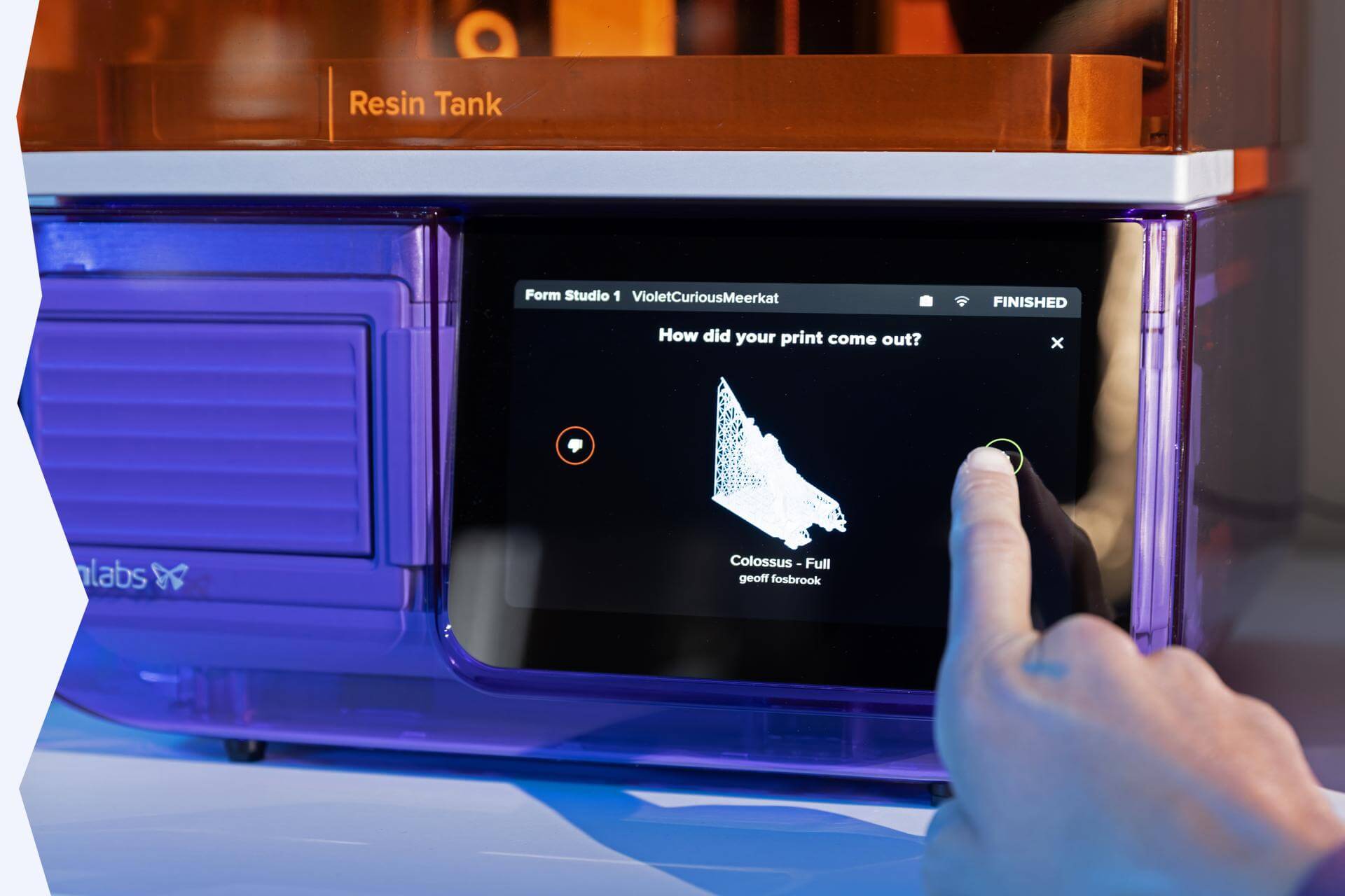 Touchscreen des Form Studio 1 – intelligenter 3D-Drucker
